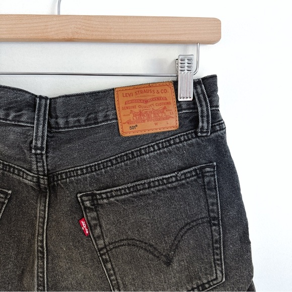 Levi’s 501 Women’s in Fun Night Mid Rise Black Cut-Off Shorts - Size 27 - Picture 3 of 7